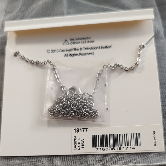 Downton Abbey Cameo Necklace - Picture 2 of 2